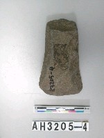 藏品(小型淺腰打製石斧)的圖片